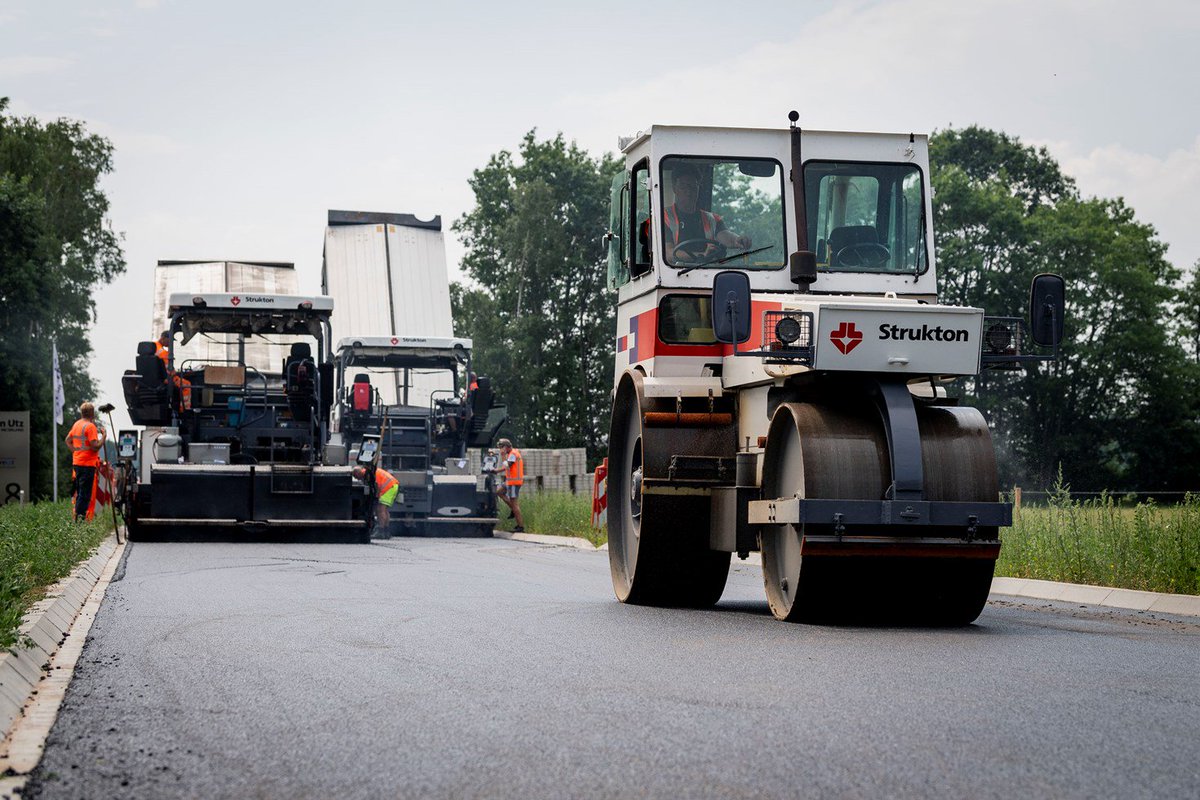 Op dit moment hebben we meerdere #vacatures in de wegen- en
betonbouw en materieeldienst. Spreekt jou de functie van Machinemonteur,
Materieelcoördinator of Uitvoerder aan? Lees dan snel verder: reef-infra.nl/werken-bij-ree…