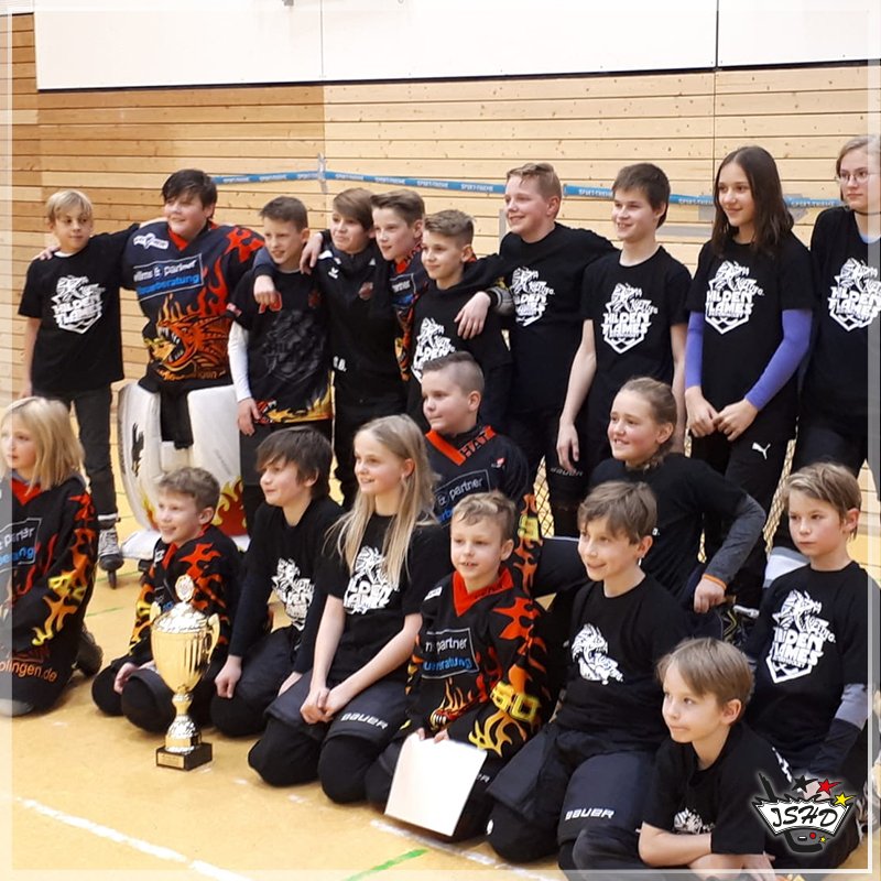 ishd's tweet photo. 🏆🏆🏆 #meister der 2. Schülerliga West 2018: Hilden Flames Herzlichen Glückwunsch! 🎉🎊 #ishd #skaterhockey #saison2018 #2sl https://t.co/cTDJeJLOh5