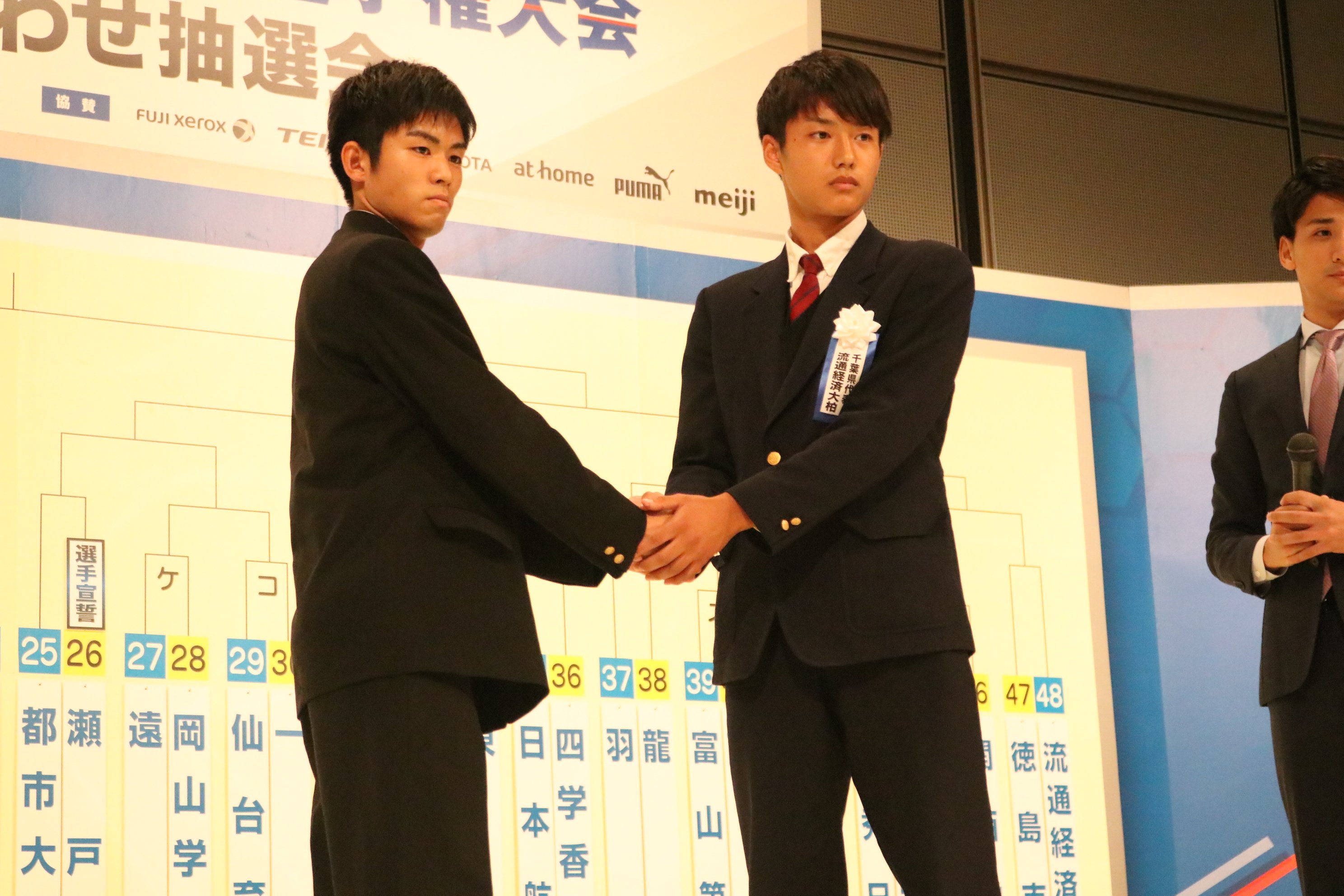 スポーツナビ サッカー編集部 選手権 組み合わせ抽選会 流通経済大柏 千葉 の左部開斗主将に聞きました 現在のチームの調子は インターハイで負けて そこからチーム全体が やるしかない という雰囲気になりました 抽選結果 T Co
