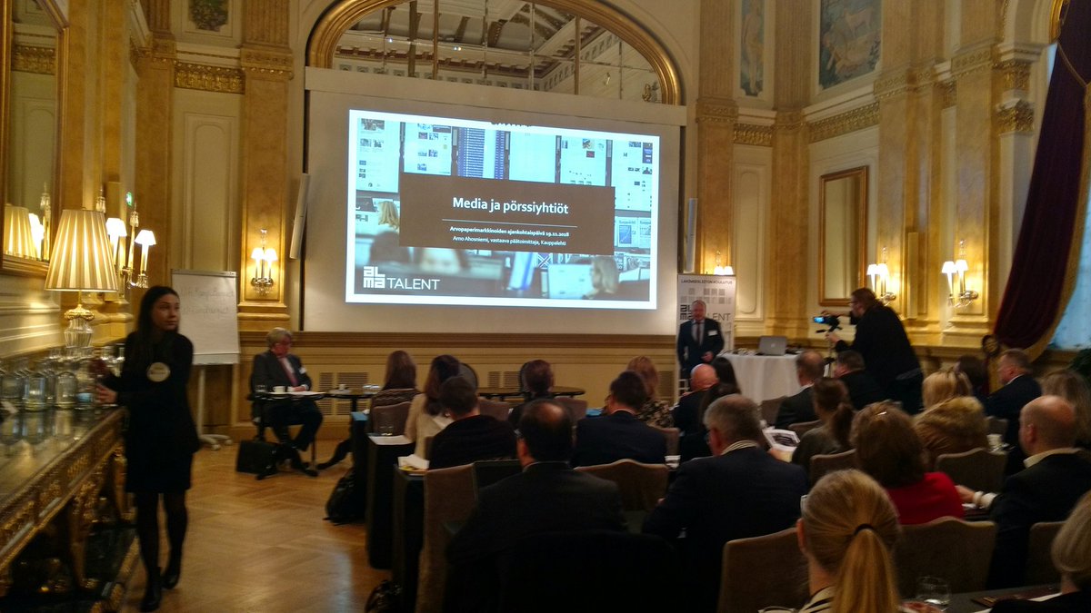 #Arvopaperimarkkinapäivä  <a href="/arnoahosniemi/">Arno Ahosniemi</a> puhuu sisäpiiritiedon käsittelystä uutisoinnin valmistelussa. 'Media ei ajattele juridiikkaa, sen toimintaa ohjaa yhteiskunnallinen merkittävyys'. Uutisoitavalla asialla pitää olla yleistä isompaa merkitystä. <a href="/KauppalehtiFi/">Kauppalehti</a> <a href="/Lakikoulutus/">Lakikoulutus</a>