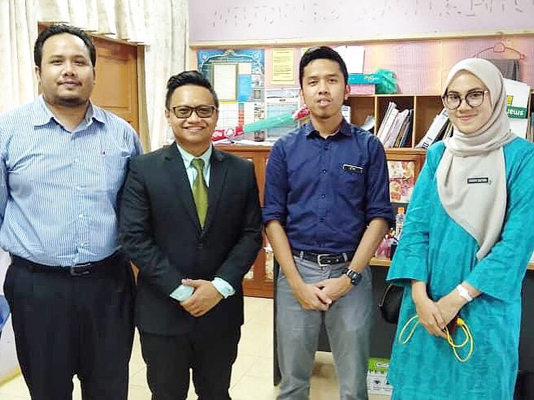 Mr_Izdihar's tweet photo. Done with school observation with my 2 trainee teachers under my supervision, Izโan and Syasya. Well done! After we finished, we went to have lunch at Nasi Ayam Kampung Madu Billion.
๐ฅฐ๐ฅฐ๐ฅฐ๐ฅฐ๐ฅฐ
#MSUrians #LifeAsATESLlecturer #TeachingPracticum #SchoolObservation https://t.co/yDD0TlAex0