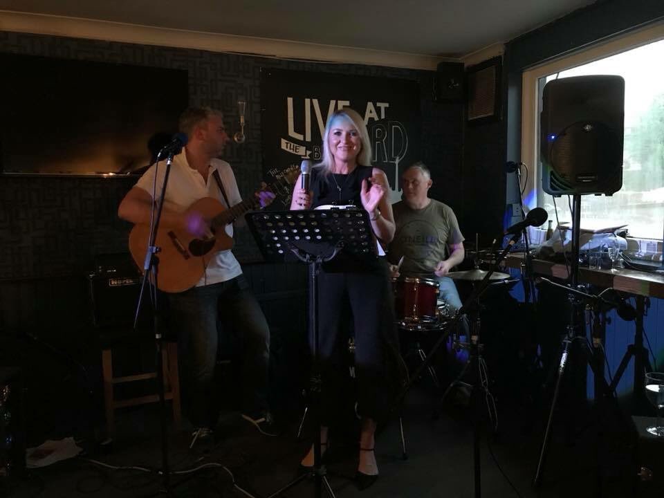 Less than a month til the next TW3 #Christmas 🎤🎄gig! Monday 17th December <a href="/TheBedfordTW/">The Bedford Pub</a> #TunbridgeWells Always so much fun with a few other <a href="/promotionbullet/">BULLET PROMOTIONS</a> acts. #livemusic #CountdowntoChristmas