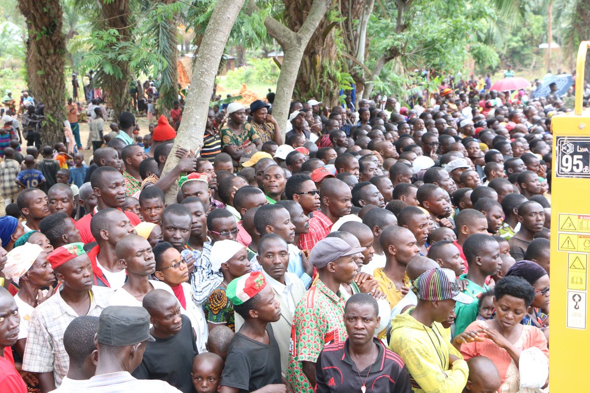 HervPatrick5's tweet photo. #Burundi @SE asaba abagumyabanga kwandika umwaka wa 2018 kubera aruwimfura mumateka yumugambwe @CnddFdd lors de la clôture de la semaine #Intwari2018 dedié aux combattants en #RutanaProv https://t.co/dgxfe9Bz9x