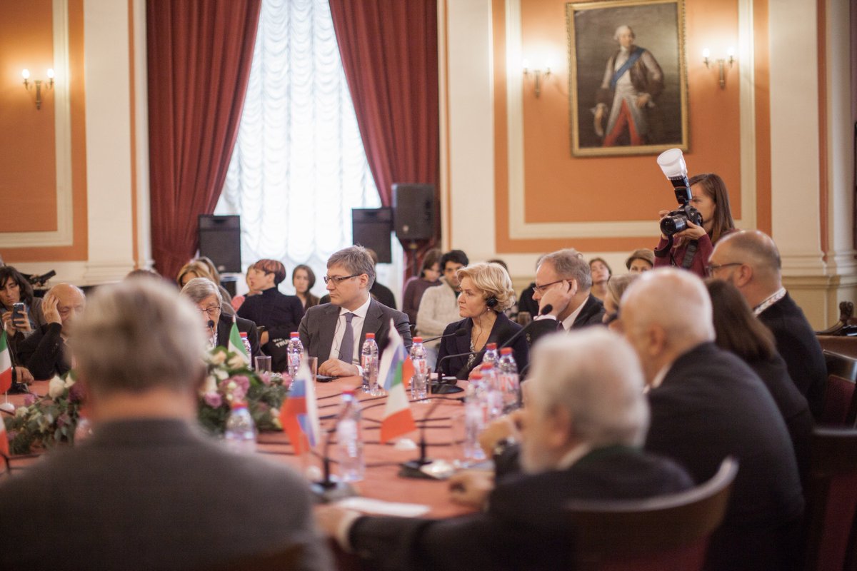 15 ноября прошло торжественное открытие выставки молодых художинков в Рафаэлевском зале. Выставка работает до 25 декабря.
Также прошел Российско-итальянский круглый стол по художественному образованию

#академияхудожеств #культурныйфорум2018 #kudago #итальянские художники