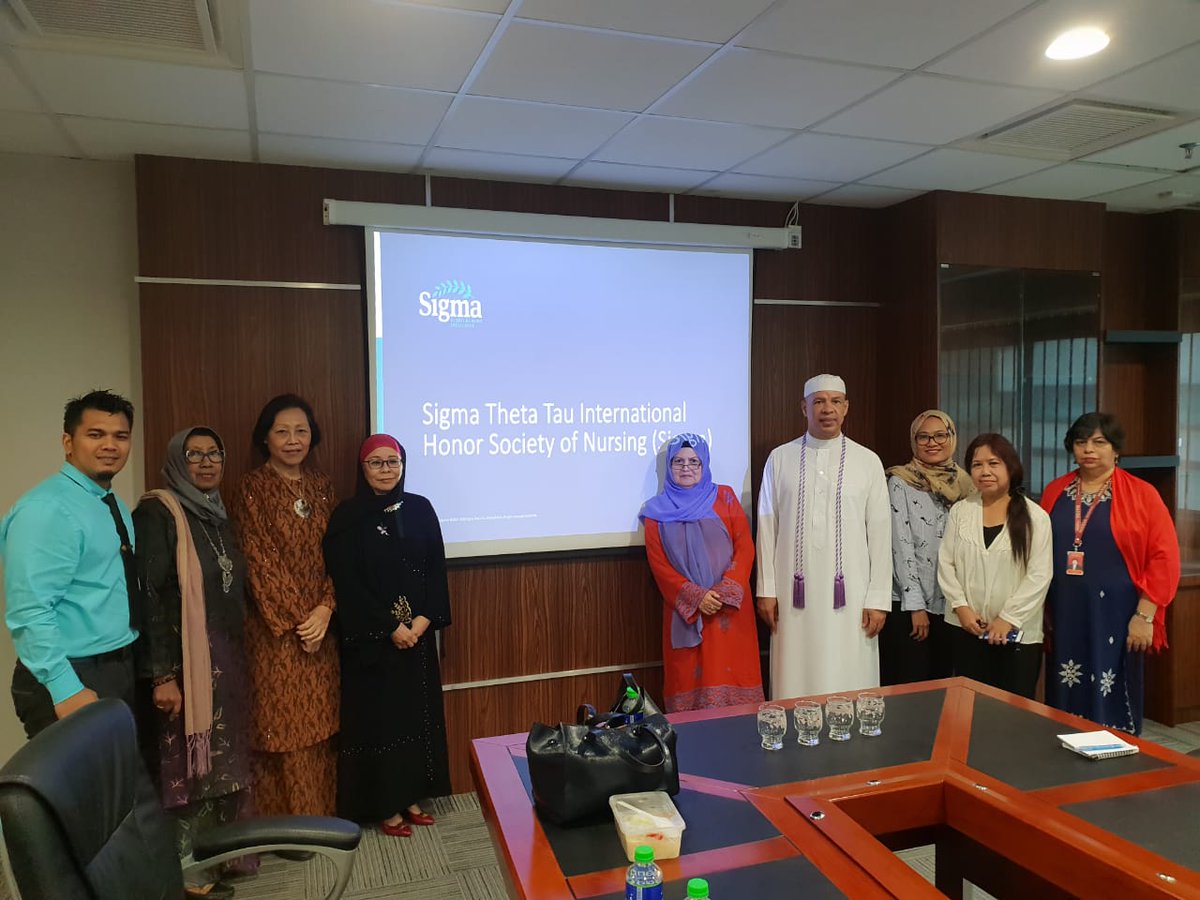 Zahrah_Dean's tweet image. Dr Mustafa M Bodrick @mustafabodrick #SigmaChapter 💜 proposed for #malaysia #ThumbsUp 👍#Mahsa #Nursing Dean Prof @Zahrah_Dean #FacultyLeadership Attendees incl #MinOfHealth #NursingBoard