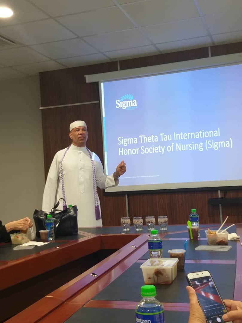 Zahrah_Dean's tweet image. Dr Mustafa M Bodrick @mustafabodrick #SigmaChapter 💜 proposed for #malaysia #ThumbsUp 👍#Mahsa #Nursing Dean Prof @Zahrah_Dean #FacultyLeadership Attendees incl #MinOfHealth #NursingBoard