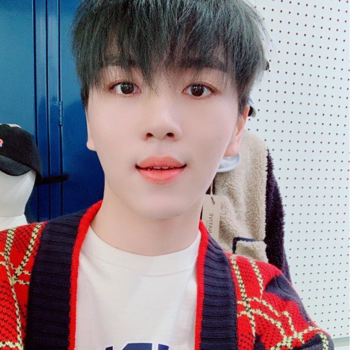 CUBE_PTG's tweet photo. [📷] 펜타곤만의 유니버스 되기 🛷 D-7

유니버스 2기 놓치지마세요! 
✔️ 국내 : https://t.co/7Ak0uYQziA
✔️ 글로벌 : https://t.co/6VrMSvvKmg

#펜타곤 #PENTAGON
#키노 #KINO
#유니버스 #UNIVERSE https://t.co/PsH5XRqt0f