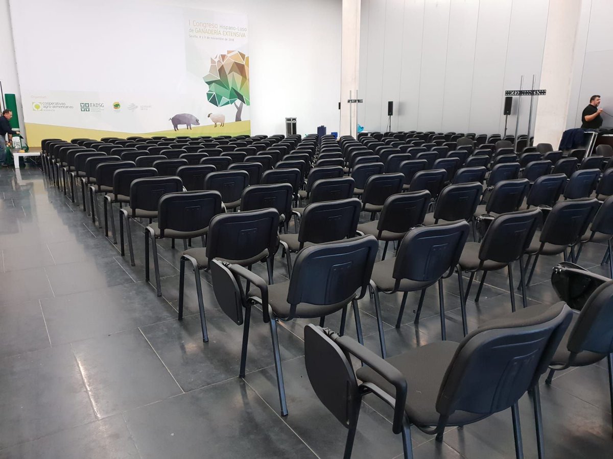 Y si hablamos del <a href="/PNavegacion/">Pabellón Navegación</a> hablamos de seguir con <a href="/AtrilEventos/">AtrilEventos</a> ¡ 😉 ¿Hay forma más bonita de trabajar que con clientes que nos hacen montar estos eventos de sillas #Brady con pala? 😜 😗