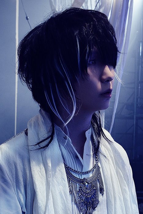 TOWER_Online's tweet photo. 「J-POPシングル　ウィークリーTOP30」発表、予約3位はそらる『銀の祈誓』！

#そらる #銀の祈誓
#タワレコオンラインニュース
https://t.co/oXtfWLNVrd https://t.co/zOjT3akvGG