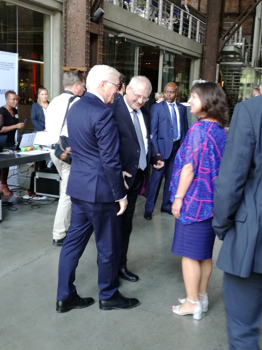 A warm welcome to #German Fed President #Steinmeier by #SAGermanChamber CEO, Matthias Boddenberg, and Chamber President, Sabine Dall'Omo (<a href="/SiemensAfrica/">Siemens in Africa</a>) at today's Business Round Table!