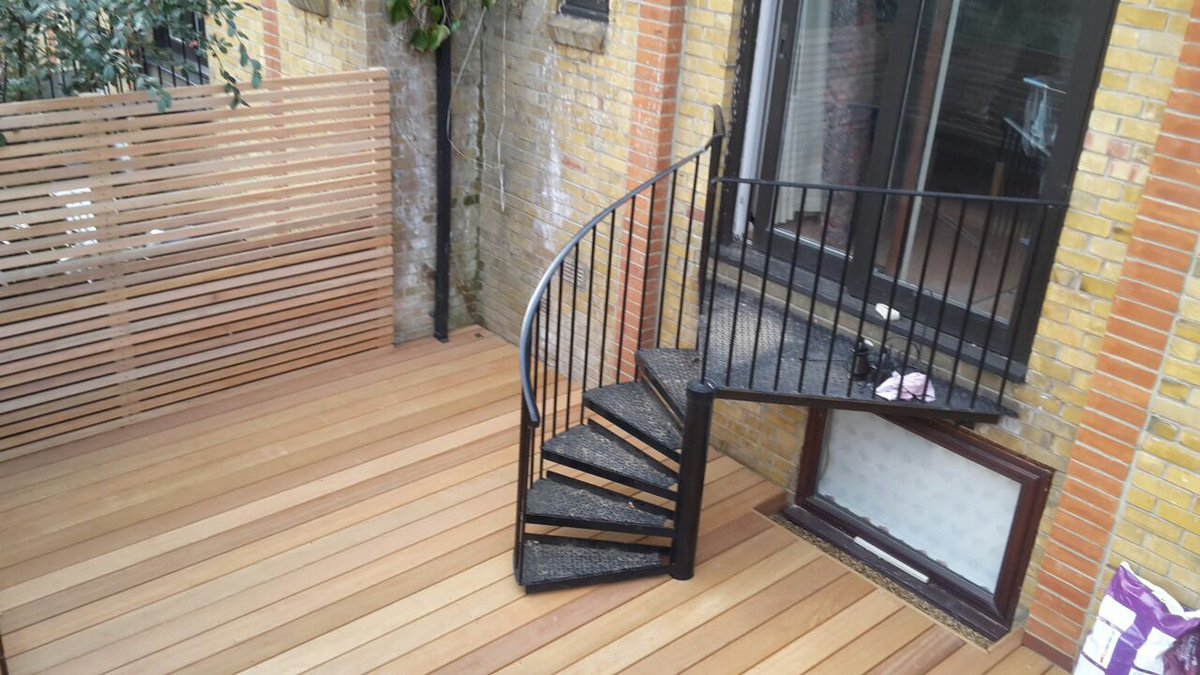 CJLandscapes's tweet photo. Horizontal fencing adds a great design look to your garden. We install a great deal of this fencing for our clients in East London and Essex and discuss further here https://t.co/hkm7GWjlRG #FencingServices #FencingContractor #FenceInstaller #EastLondon #Essex #HorizontalFencing https://t.co/sNhV0jYE98