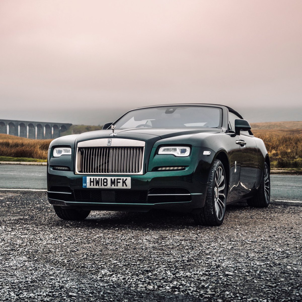 hisandhers_uk's tweet photo. We must thank our friends at @rollsroycecars and @RollsRoyceMedia for the opportunity to drive this beautiful Dawn in Emerald Green on a most incredible road trip to Yorkshire ❤️ https://t.co/iTZHkjZwFA