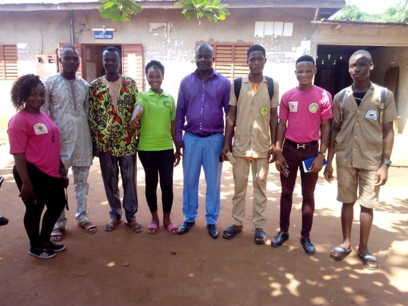 MAJAbomeyCalavi's tweet photo. Après la cérémonie d'ouverture de #YCA Hêvié18, une délégation composée du Pr des Jeunes de et 4 jeunes de notre point (@LeaderAmour Viviane D. @BakpeAmour, Pierrette H.) a rencontré le Directeur du CEG Hêvié pour un plaidoyer.
#YouthCentered #Target2Partener @ABPFIPPF @Majbenin https://t.co/xlHxntJ6fr