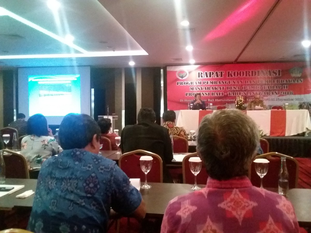 sihabrm's tweet photo. Rakorprov2Bali. 
Perbekel Pakse Bali: DD Smart Solution, Pendamping desa luar biasa.. @jokowi @EkoSandjojo @taufikmadjid71 @panji_pradana99 @BaliP3md @tppindonesia @fachrilabalado https://t.co/yV1e2Qbc2A