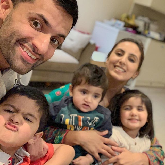 Keeby101's tweet photo. Salute mi famillia!! 👼💁🏼♂️🙇♂️💁♀️🙅♂️🤷♂️🙎♀️ @sar_khalil
#weekend #weekendvibes #familyphotography #familygoals -#familytime #teamkhalil #salutemifamilia https://t.co/bZXd96CyVl https://t.co/zNYtwNclSB