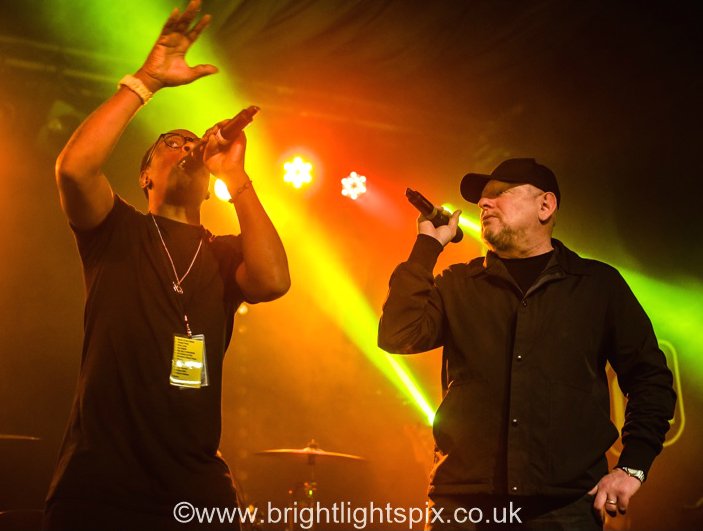 Shaun Ryder & rapper Kermit brought their @ItsBlackGrape collective to @concorde_2 #Brighton and photographer Andy Sturmey @brightlightspix captured them in all their funky glory #ShaunRyder #KermitLeveridge #SethLeppard #MikeyShine #DanBroad #CheBeresford magazine.brighton.co.uk/Gallery/
