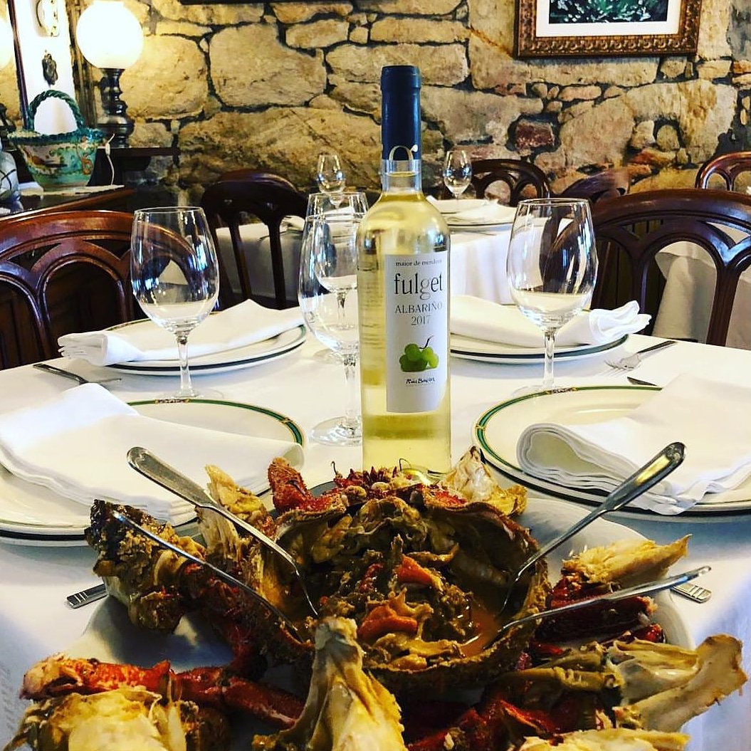MaiorDeMendoza's tweet photo. Comienza la temporada de la #centolla y el icono de la #Cocina #tradicional #gallega @CasaBoveda recomienda su #maridaje con la #frescura #atlantica del #albariño #fulget #FelizLunes #winelover @horaciorodrige #vino #seafood #FelizSemana #19novembre https://t.co/BXaPl6JVrb