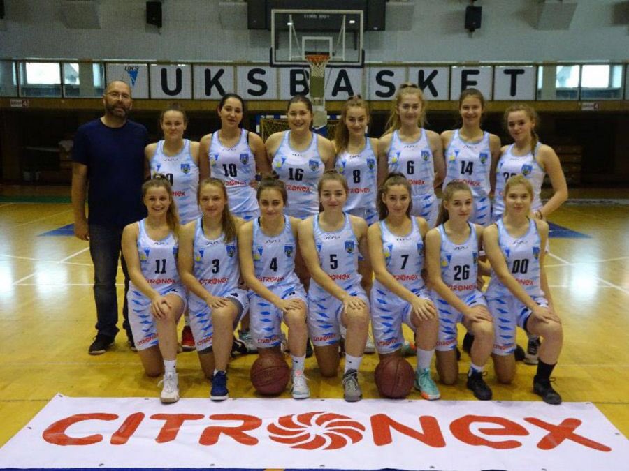 UKS Citronex idzie jak burza ⚡️Już 6-1 w grupie B II ligi. Może za wcześnie na takie spekulacje, ale dotychczasowe wyniki, duży lokalny sponsor 🍅🍌 i coraz pełniejsze trybuny, dają nadzieję, że w ciągu 2/3 lat koszykówka w Zgorzelcu się odrodzi - tym razem w wydaniu kobiecym ✊🏻