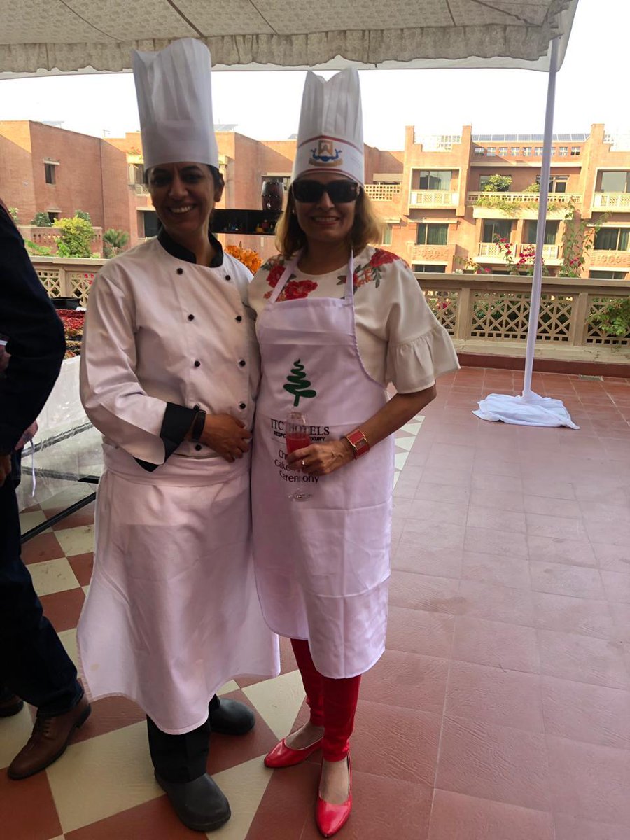 AlkaBatra1's tweet photo. #ITCRajputana #ChristmasCakeMixingCeremony https://t.co/FQuMzbdg66