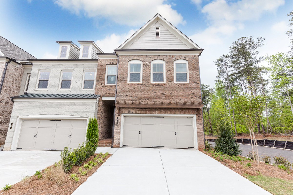 eahomes's tweet photo. This end unit truly lets the light in! Our #HomeOfTheWeek is this beautiful townhome at Harlow in #Alpharetta featuring a 3-bed 3.5-bath floor plan and private garage. Enjoy modern accents like white cabinets, and granite counters when you #LiveAtHarlow: https://t.co/h72ohv6t6l https://t.co/svNiibIXRQ