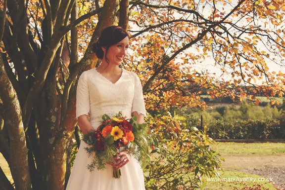 PicturesPerfect's tweet photo. Beautiful bride poses in the autumnal grounds @BuxtedParkHotel

#wedding #photography #photographer #Eastbourne #EastSussex #Sussex #autumn #bride #venue #autumnleaves #autumncolours #countryside https://t.co/NueYX5bgbj