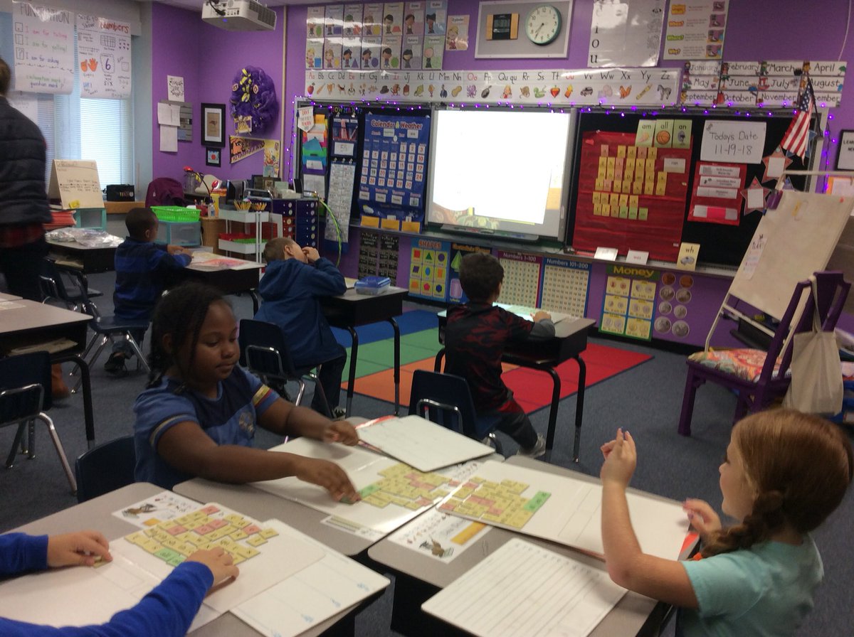 LaurelMillElem's tweet photo. Love seeing the Wolfpack sign in Fundations! #LMESKeepClimbing #Wolfpackrocks #FCSBestChoice https://t.co/LeG4LInKAL