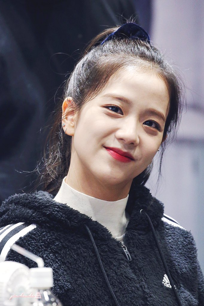 Pinkcake_BP's tweet photo. 181116 #JISOO #BLACKPINK https://t.co/NEh06aqi2B