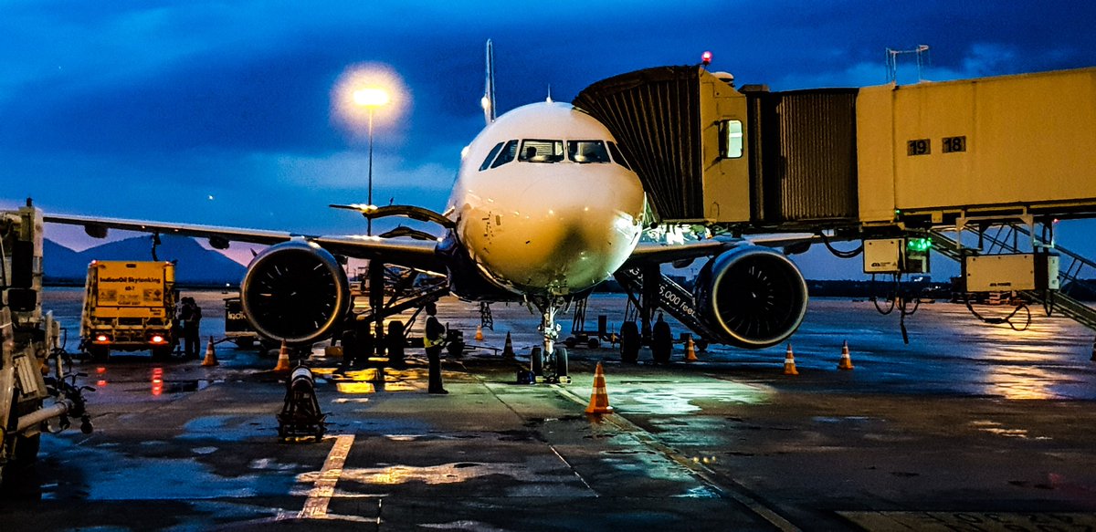 cabcomparison's tweet photo. Due to demand, we require #Taxi and #Airporttransfer companies in #Wolverhampton to cover airport runs to #Heathrow #Gatwick and #Stansted. Visit to https://t.co/VXXdLlkSEE to Register Now. https://t.co/4JQ6c9bOHv