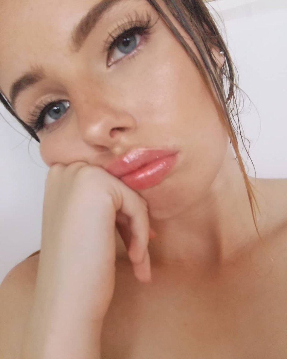 GrayethanD's tweet image. Happy Tuesdays babes ✨
#tuesdayselfie
@EthanDolan @GraysonDolan