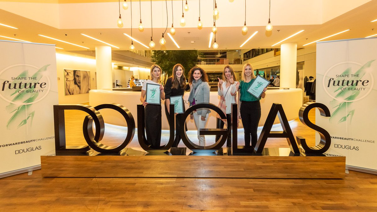 TMuellerDouglas's tweet image. We listened, learned and tested over the last couple of days and we definitely had a lot of fun! Congratulations to the winners of our #FORWARDBEAUTYChallenge. Stay tuned to see how #Douglas will shape the future of beauty with KLARSKIN, BEARS WITH BENEFITS and SKIN MATCH.