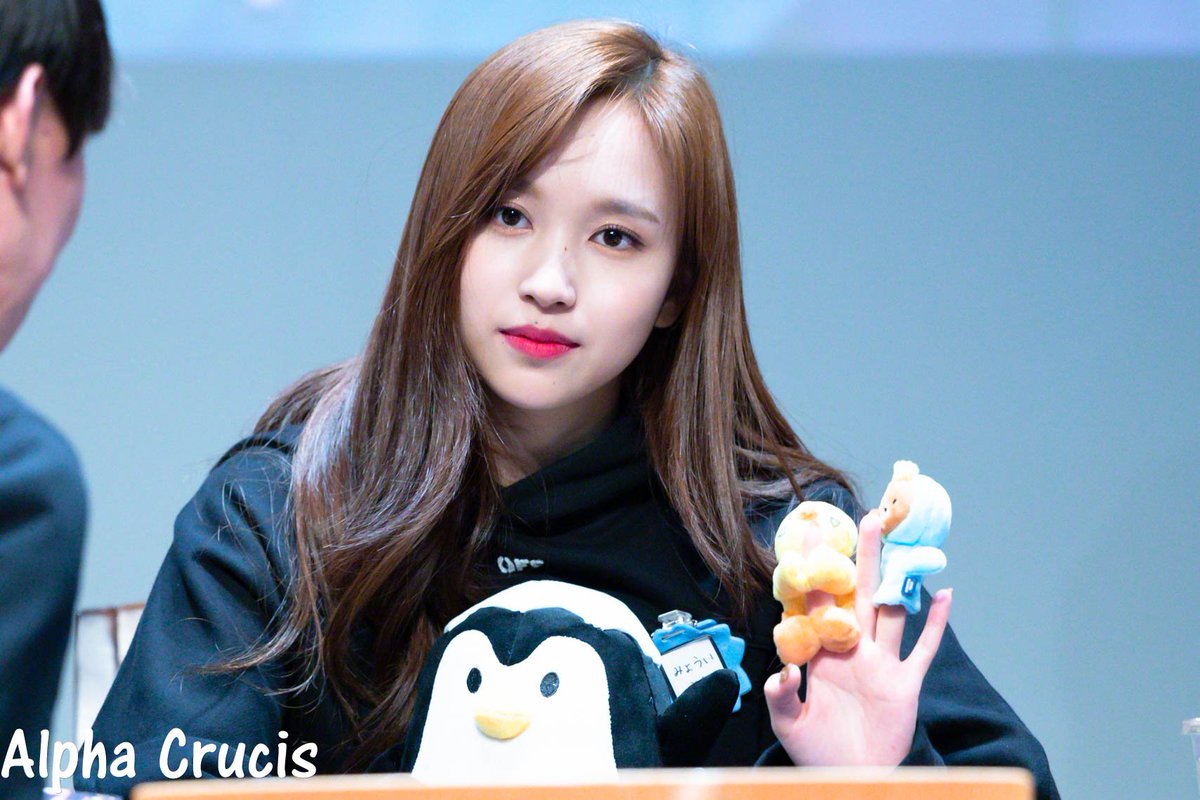 AlphaCrucis0324's tweet photo. 181117 팬사인회 상암 누리꿈스퀘어 국제회의실 사인회 3 #MINA #미나 #ミナ #名井南 #TWICE #트와이스 https://t.co/TeyQVkzBby