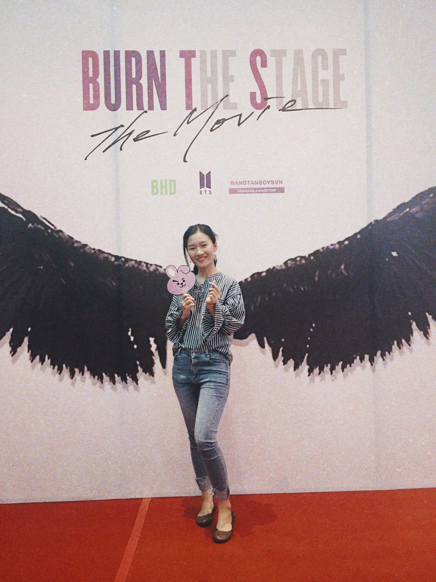 yolocorner's tweet photo. Thanh xuân là những tháng ngày bay nhảy 💜
#ipurpleyou #bangtansonyeondan #bangtansvietnam #burnthestage #burnthestagethemovie #BHD #5ting
#jungkook #loveyourself https://t.co/qEi6U3v3fl