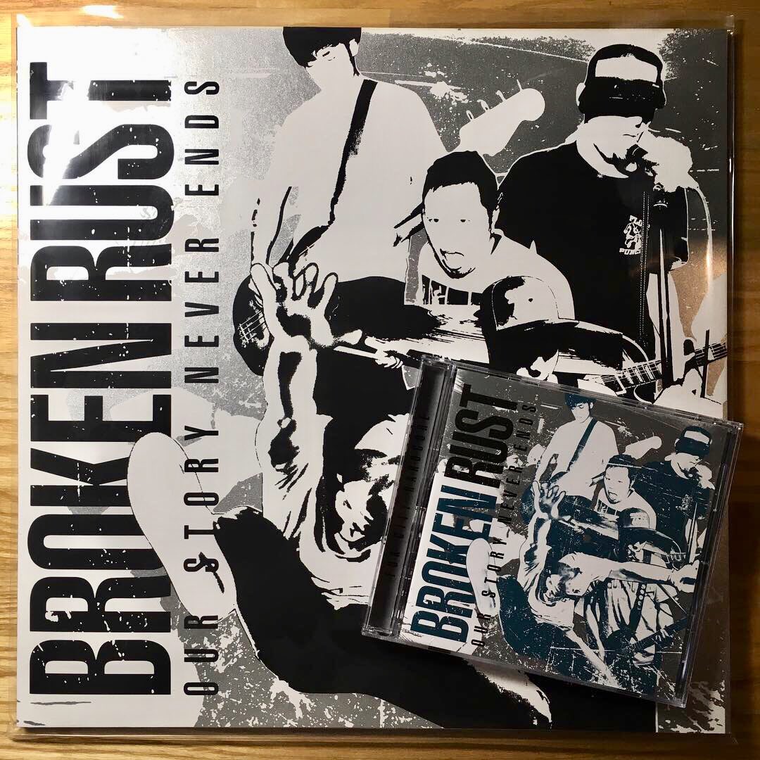 今作のBROKEN RUSTのアナログLPのデザイン装丁は間違いなく私のデザイン史上で最も採算度外視で最もクリエイティブに制作したプロダクトになります。DIYシルクスクリーン印刷で銀×黒プリントに特殊観音開き。盤もドイツ🇩🇪プレスの高音質で厚みも最高。そして限定100枚ナンバリング入りDIEHARD盤です🔥