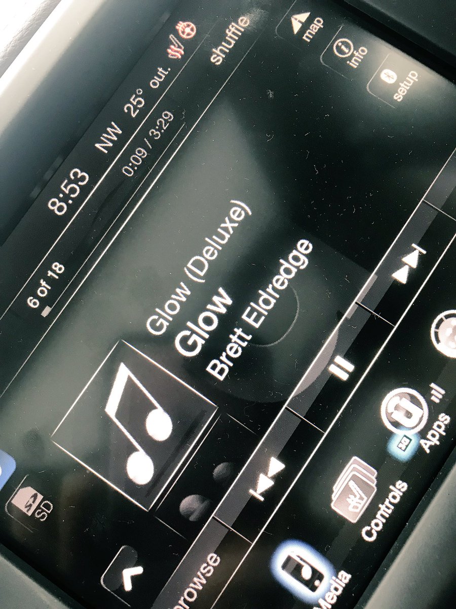 The best way to start a Monday morning commute! 👌🏻🎄 <a href="/bretteldredge/">Brett Eldredge</a> #GLOW ✨