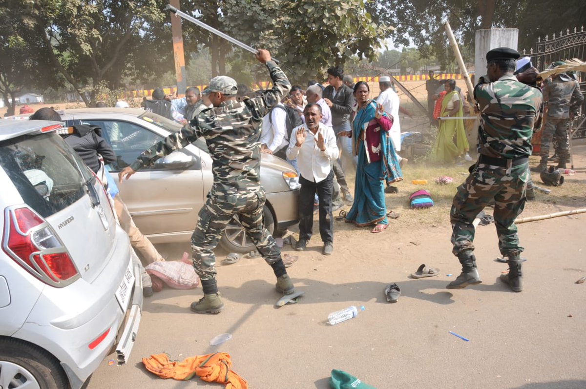 JmmJharkhand's tweet photo. पारा शिक्षकों पर लाठी बरसाने वाली निर्दयी @BJP4Jharkhand सरकार यह समझ ले की पारा शिक्षक अकेले नहीं हैं, पूरा झारखण्ड उनके साथ खड़ा है। (1/2) https://t.co/5r7UITRbau