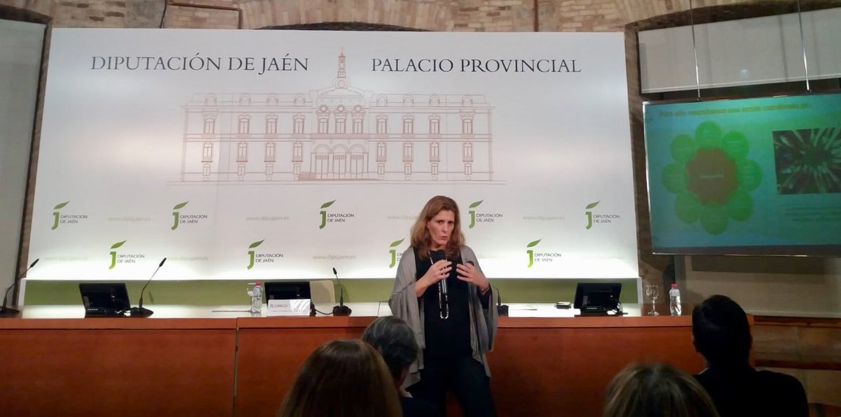 Bioeconomia_And's tweet photo. .@juditanda de @AgriculturAnd presenta la Estrategia Andaluza de #BioeconomiaCircular, marco en el que se sitúa este clúster https://t.co/waacLIYgQf