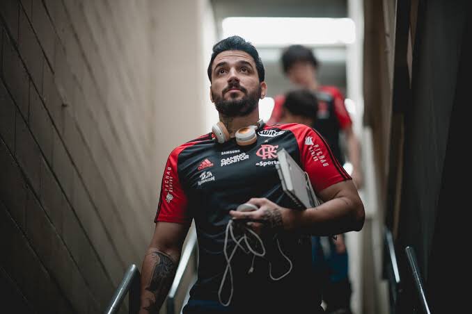 ericat_lol's tweet photo. Hoje também é o dia em que @brttOficial fica Free Agent de acordo com a database de contratos da Riot. 

Será que ele renova com o @flaesports? https://t.co/PbxV0EQ3w3