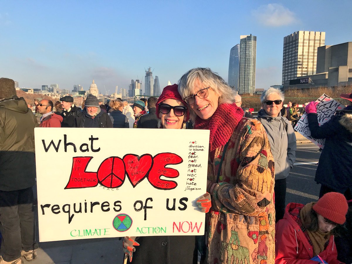AnneSommerfield's tweet photo. Proud to have filmed the first #ExtinctionRebellion in London this wkend. It’s about people taking a stand for our planet, 1000’s risking arrest incl @GeorgeMonbiot to protect our natural world. Looking for support &amp; more phone footage esp. of the protest 10-2pm #RebelForLife RT https://t.co/MrGYpxBbak