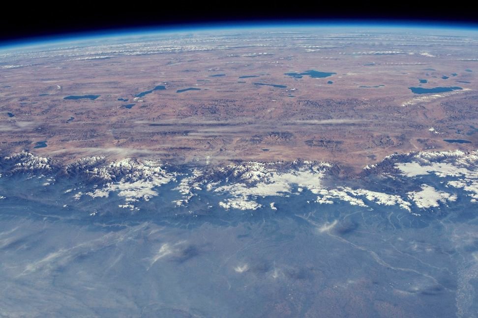 EverestToday's tweet photo. Where mountains are sacred & where risk & death are constant companions βthe #Himalayas, seen from the @space_station, 2017.12.01, 09:07:36 GMT, 70-mm, #Exp53. Hi res: https://t.co/hkIB7HVNrN https://t.co/xXyJdepdsr