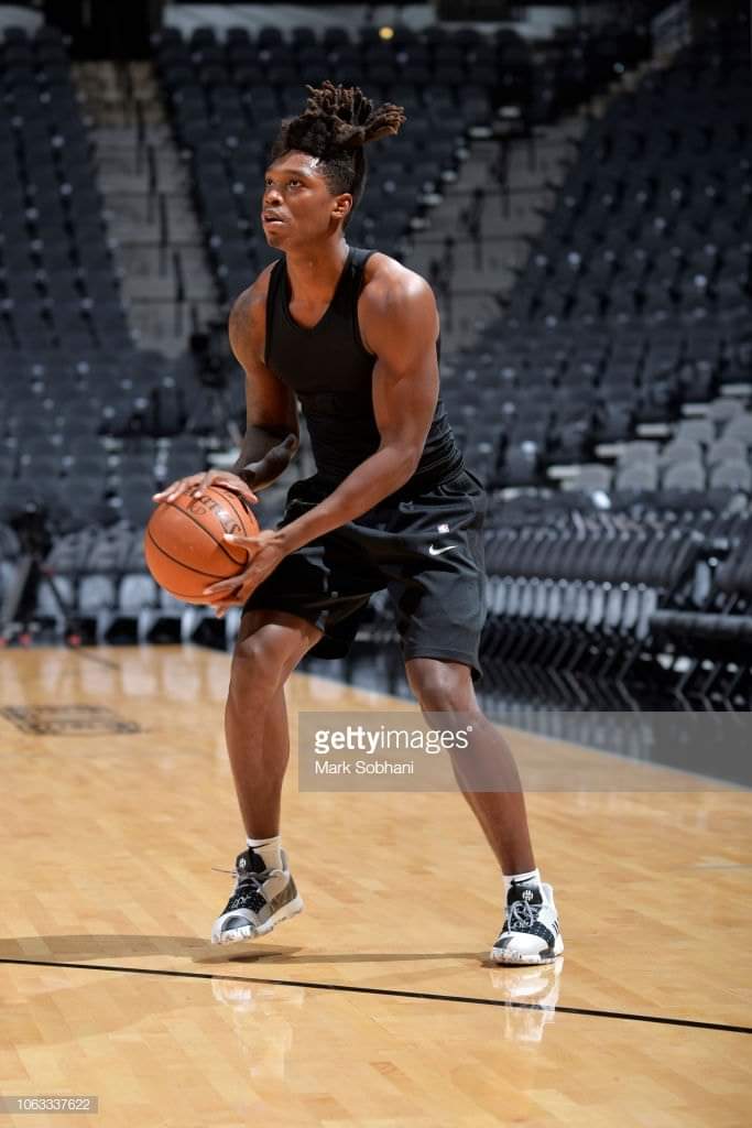 Icyyy_Lonnie's tweet photo. Lonnie Walker was already seen having some drills pregame #WatchTFout https://t.co/IVKZ2T5p3A
