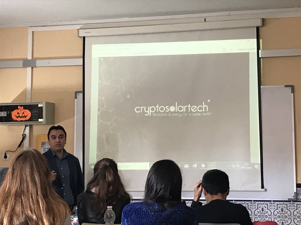 FP_anaaespaa's tweet photo. Hoy nos visita Alain Aguirre, para hablarnos de las criptomonedas. @FP_eel11 @mariajesuscha @MarketTeacher ¡Gracias! https://t.co/fDWUO9Mlok