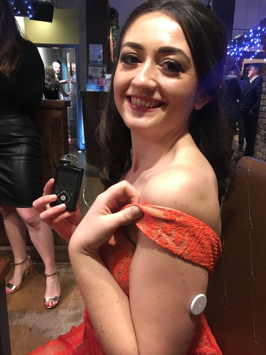 MirandaCymru's tweet photo. Type 1 diabetes never sleeps - here I am at my first #beaujolaisnouveau2018 night out with my @MDT_Diabetes pump and my #FlashLibre in tow. https://t.co/QvNJDfdVgQ