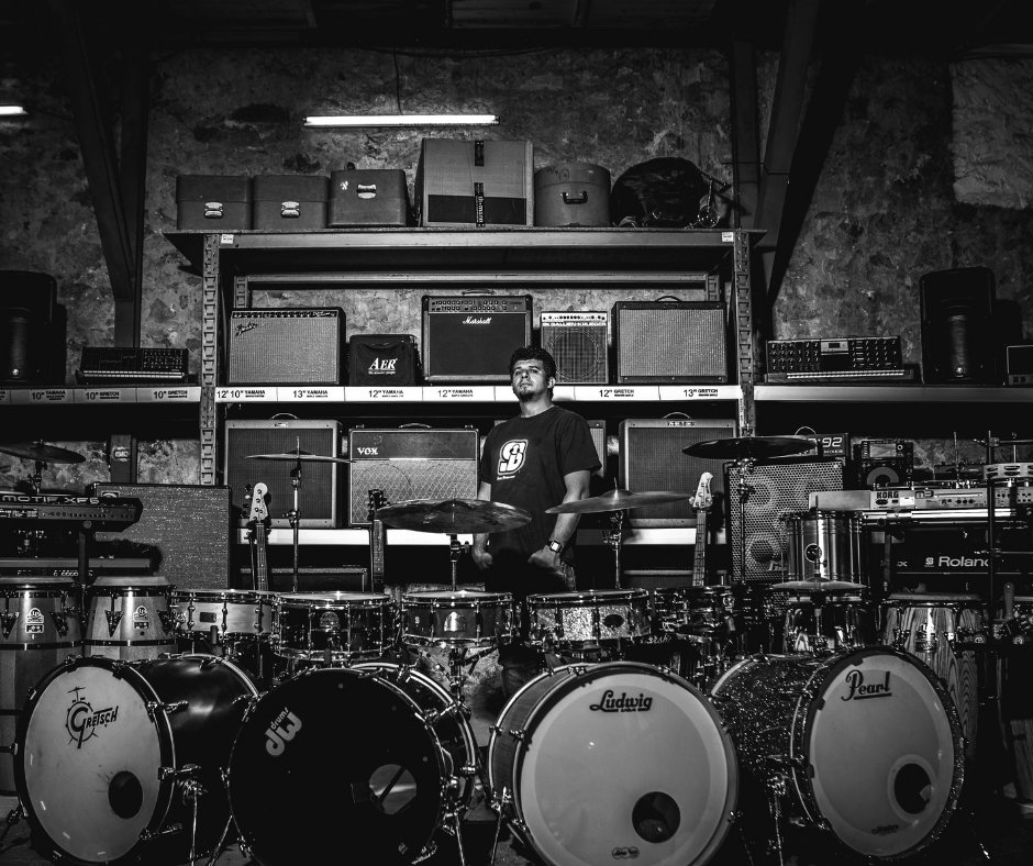 RecMarseille's tweet photo. En studio ou en location 
#instruments #mondaymood #music #studio #artist #recordingstudio #studiolife @olivier_martino https://t.co/UraibxjS9o