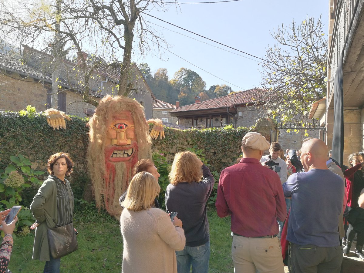 Cantabria_Rural's tweet photo. Espectaculares instalaciones artísticas en #PARARTE en Barriopalacio. Se pueden visitar durante toda la jornada https://t.co/1aC99tDwTd