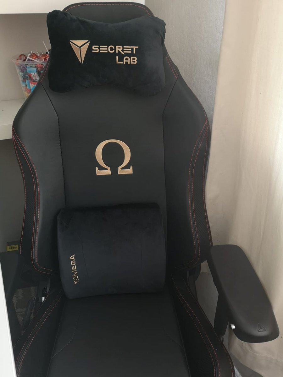 CryyHavoc's tweet image. Big thank you to my lovely girlfriend @MissBexy94 that gave me this amazing new chair as an early birthday present 🎂🎉❤️ @secretlabchairs #newchair #omega #birthday
