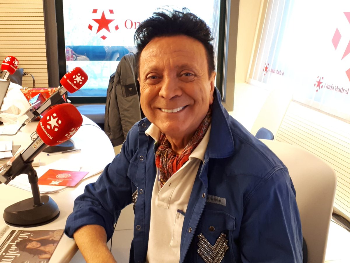 BuenosDiasOM's tweet photo. #quépasóCon  Muchas anécdotas y mucho que contar. @elydvalle entevista a #Rupert en #Directo con @NievesOrtiz77 @osvaldobassi 

🔊 DIRECTO https://t.co/PdgxO9AthC   
101.3 y 106.0 FM @ondamadrid https://t.co/7tED7G8tra