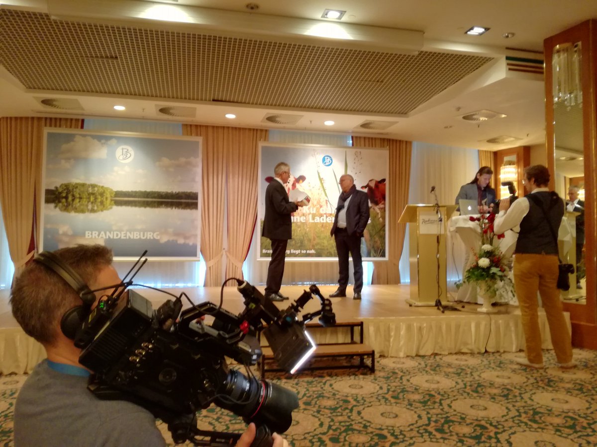 RafaelKugel's tweet photo. Tolle Keynote von Hansjörg Falz vom #Merian. Dieter Hütte Dank ihm sehr herzlich 🍀❤🍐 #BTT18 *@MERIAN_de @nachbrandenburg https://t.co/CxoausPEgK