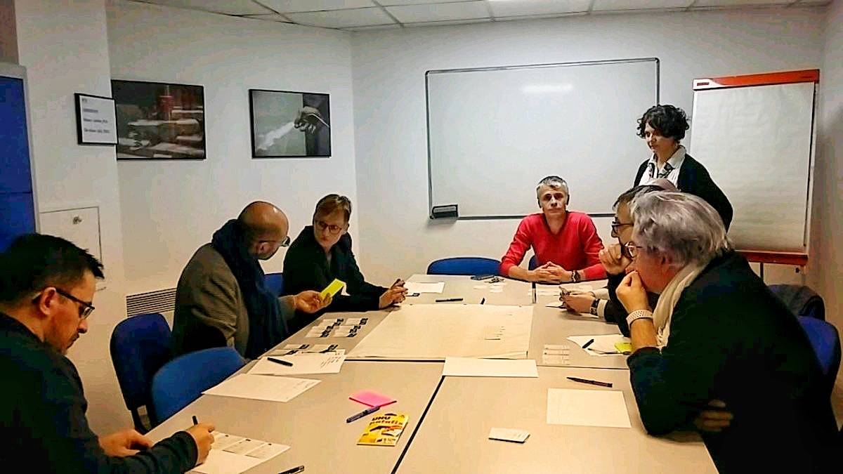 RP_Arlandis's tweet photo. 17/11 matin Atelier découverte #LearningBattleCards avec (entre autres!) @Guil_Singeot @JLPeuvrier @jrodet... Nous négocions les activités (les cards) pour constituer le parcours pédagogique https://t.co/8kSPParlTQ
Nb : la 2eme photo provient de https://t.co/9I2TIoFklX https://t.co/BCE8R920pK