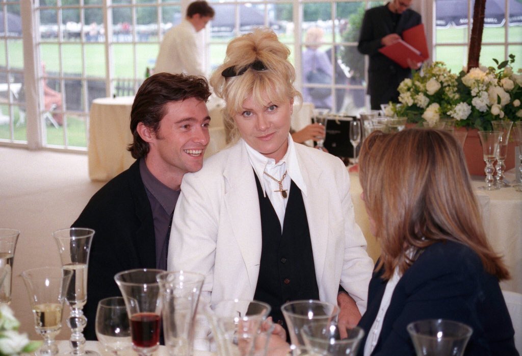 生え際 No Twitter 妻であるデボラさんのスパダリ度が高過ぎて夫婦写真は概ね 嫁 と化すヒュージャックマン