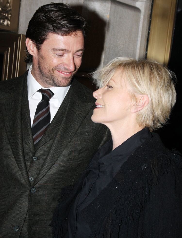 生え際 No Twitter 妻であるデボラさんのスパダリ度が高過ぎて夫婦写真は概ね 嫁 と化すヒュージャックマン